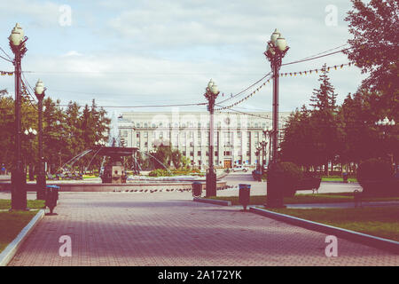 Irkoutsk, RUSSIE - 08 septembre 2019 : Maison des Soviets, Gouvernement de la région d'Irkoutsk. Bâtiment de l'Administration régionale dans le centre de ville et m Banque D'Images