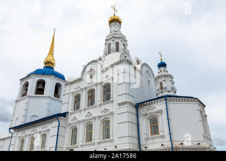 Oulan-oudé, RUSSIE - Septembre 06, 2019 : la cathédrale de Notre Dame de Smolensk ou Odigitrievsky Cathedral à Ulan Ude, Russie. Banque D'Images