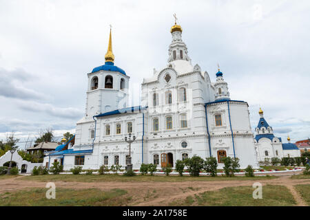 Oulan-oudé, RUSSIE - Septembre 06, 2019 : la cathédrale de Notre Dame de Smolensk ou Odigitrievsky Cathedral à Ulan Ude, Russie. Banque D'Images