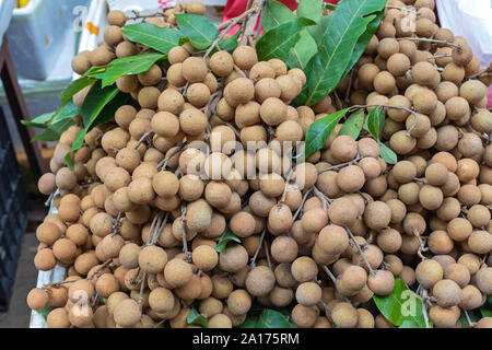 Bouquet de Fruits Langsat at Farmers Market Banque D'Images