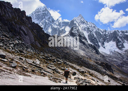 La vue de Punta Union Européenne transmettre le Santa Cruz trek, Cordillera Blanca, Ancash, Pérou Banque D'Images