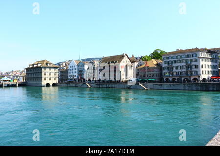 Historische Gebäude am Fluss Département im Zentrum von Zürich Banque D'Images