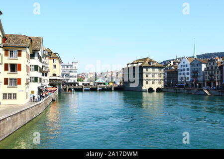 Historische Gebäude am Fluss Département im Zentrum von Zürich Banque D'Images