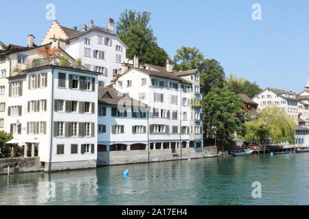 Historische Gebäude am Fluss Département im Zentrum von Zürich Banque D'Images