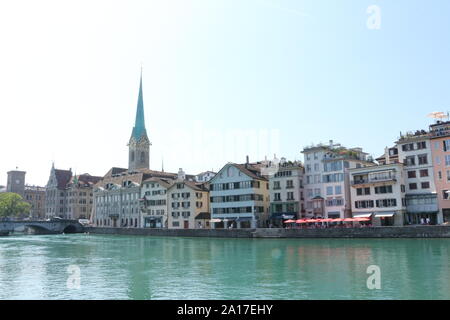 Historische Gebäude am Fluss Département im Zentrum von Zürich Banque D'Images