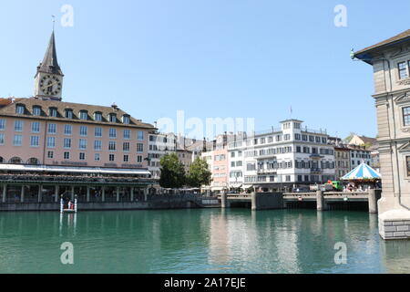 Historische Gebäude am Fluss Département im Zentrum von Zürich Banque D'Images