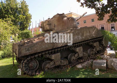 Un char Sherman original dans la ville de Cassino en Italie Banque D'Images