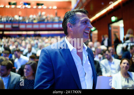 Karlsruhe, Allemagne. Sep 24, 2019. Coach Alois Schwartz (KSC). GES/football/cérémonie pour 125 ans Karlsruher SC, 24.09.2019 | Conditions de crédit dans le monde entier : dpa/Alamy Live News Banque D'Images