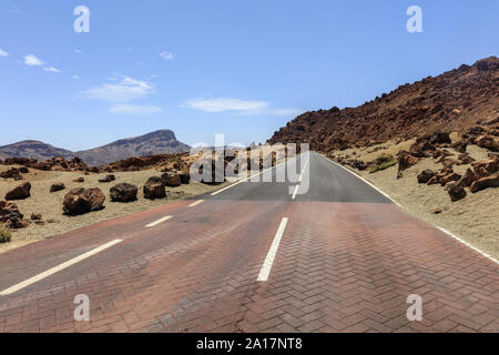 Route de montagne dans le Parc National du Teide. L'île de Ténérife, Espagne. Banque D'Images