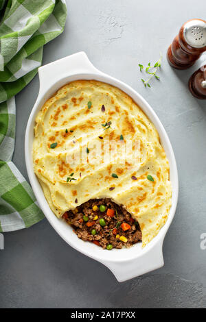 Hachis parmentier au boeuf dans un plat allant au four Banque D'Images