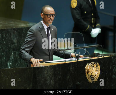 New York, États-Unis. Sep 24, 2019. Le président rwandais Paul Kagame parle à la 74e débat général à l'Assemblée générale des Nations Unies au Siège des Nations Unies à New York le mardi, 24 Septembre, 2019. Monika Graff/UPI UPI : Crédit/Alamy Live News Banque D'Images