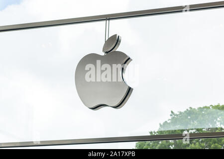 Aventura, Florida, USA - 20 septembre 2019 : Apple store logo dans l'Aventura Mall. C'est la plus grande société cotée conçoit et vend des co Banque D'Images