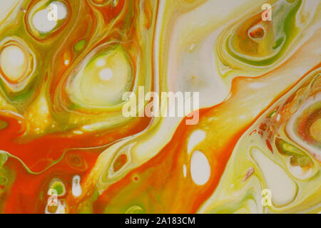 Couleurs d'automne lumineux composent ce tableau abstrait en jaune, orange, rouge, vert et or étincelant pour les fonds. Banque D'Images