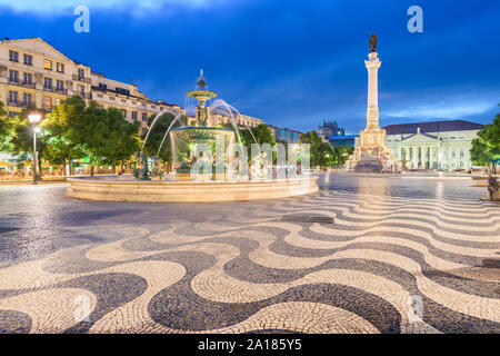 Lisbonne, Portugal cityscape at Place Rossio de nuit. Banque D'Images