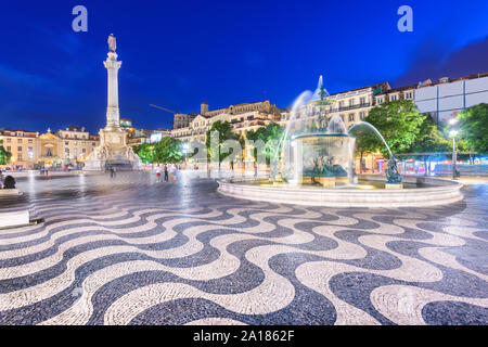 Lisbonne, Portugal cityscape at Place Rossio de nuit. Banque D'Images