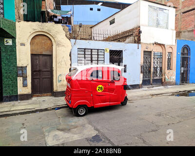 Moto taxi stationné à Lima Pérou Banque D'Images