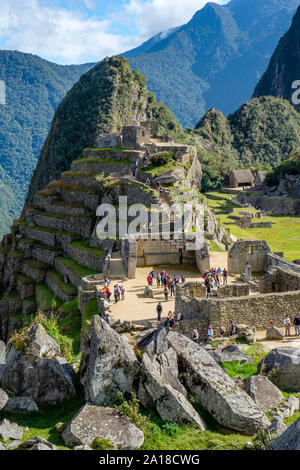 Ruines de la ville antique, Machu Picchu lever du soleil, Vallée sacrée des Incas, Pérou. Vue sur la ville perdue, Huayna Picchu, Machu Pichu, tôt le matin. Banque D'Images