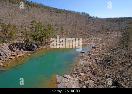 Couleur Aqua étang dans un désert en flux Johnsons Shut-ins State Park dans le Missouri Banque D'Images