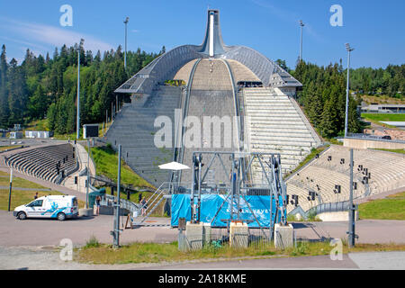 Saut à ski Holmenkollen dans les collines d'Oslo Banque D'Images