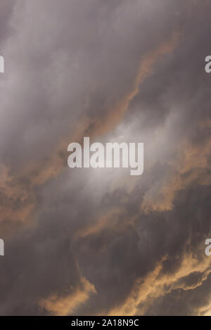 Close up de nuages de pluie pour le fond Banque D'Images