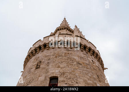 La Rochelle, France - 7 août 2018 : Tour de la Lanterne contre ciel. Banque D'Images