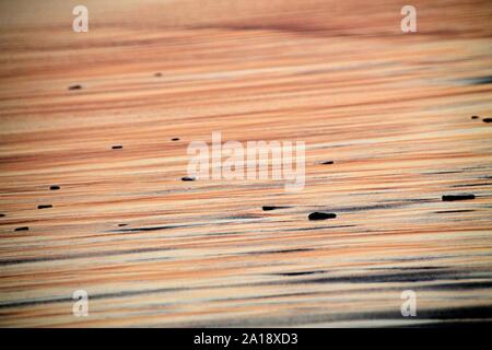 Farbige Wasserspiegelung im Sand Banque D'Images