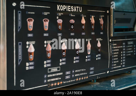 Putrajaya, Malaisie - septembre 6, 2019 : Kopiesatu camion alimentaire menu, offrant diverses saveurs de café. Banque D'Images