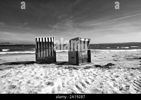 Eckernförde, Deutschland. Sep 23, 2019. 23/09/2019, un début d'automne comme de la photo livre avec un soleil radieux et des températures douces sur la plage d'Eckernförde. La dernière plage paniers sont encore debout et offrir une belle atmosphère de l'été finale. Photo : afp/Alamy Live News Banque D'Images