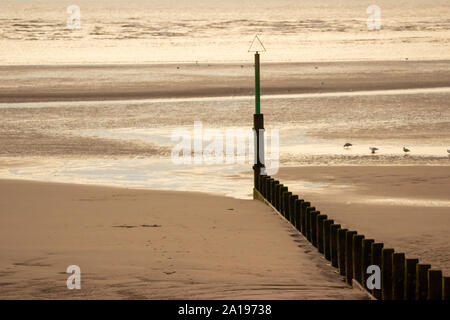 Magnifique coucher de soleil dans la plage de Rhyl Wales UK Banque D'Images