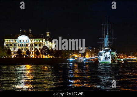 Définitivement ancré au croiseur Aurore dans le Nevker Petroggadskaya près de la rivière Bolchaïa embankment, Saint Petersburg, Russie Banque D'Images