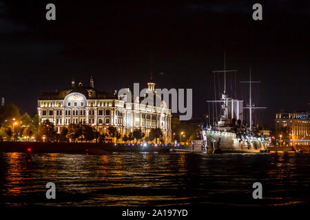 Définitivement ancré au croiseur Aurore dans le Nevker Petroggadskaya près de la rivière Bolchaïa embankment, Saint Petersburg, Russie Banque D'Images