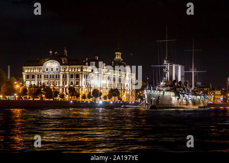 Définitivement ancré au croiseur Aurore dans le Nevker Petroggadskaya près de la rivière Bolchaïa embankment, Saint Petersburg, Russie Banque D'Images