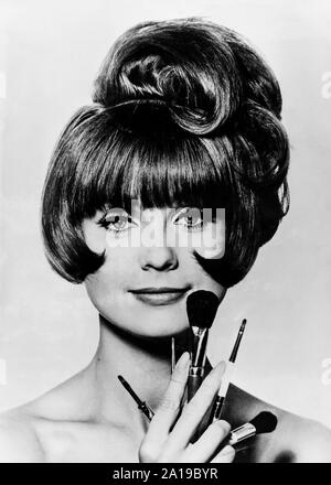 Modèle, make-up pinceau, 1960 Banque D'Images