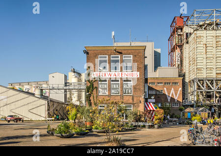 Den Bosch, aux Pays-Bas, le 20 septembre 2019 : divers anciens bâtiments industriels et d'installations au Kop van 't Zand, maintenant utilisé à des fins culturelles et Banque D'Images