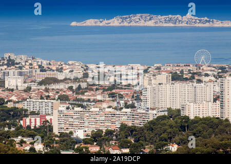 Vue sur la ville de Marseille dans l'arrière-plan l'ancienne prison Island Île d'If, îles du Frioul, Marseille, Provence-Alpes-Côte d'Azur, France, Europe Banque D'Images