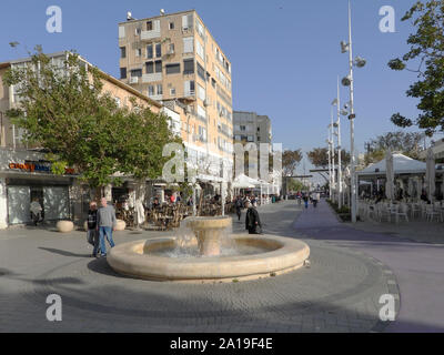 La rue piétonne, Netanya, Israel Banque D'Images