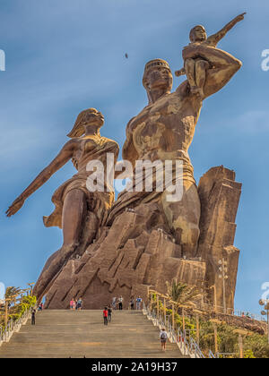 Dakar, Sénégal - Février 02, 2019 : Images d'une famille à la Renaissance africaine, monument dans l'Inde Teranca Park près de la côte. 'Monument de la Banque D'Images