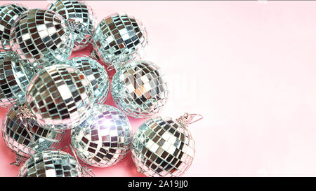 Pour la décoration boules disco party sur rose. Banque D'Images
