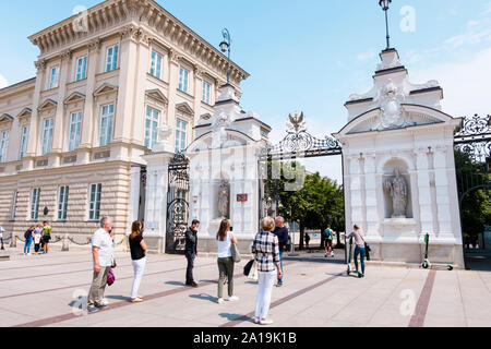 La porte principale, Krakowskie Przedmiescie, Uniwersytet Warszawski, Université de Varsovie, Varsovie, Pologne Banque D'Images