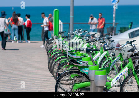 Service de location de vélos municipaux maintenant disponible à tous les résidents et visiteurs photographiés à Jaffa, Tel-Aviv, Israël Banque D'Images