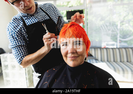 Coiffure hommes et femmes client en coiffure Banque D'Images