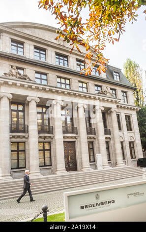 Frankfurt am Main office de Berenberg Bank, à l'extérieur avec vue sur la plaque signalétique de l'entreprise Banque D'Images