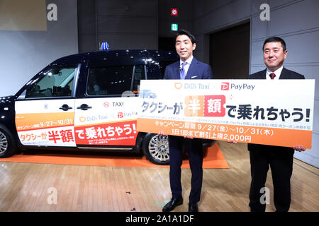 Tokyo, Japon. 25 Septembre, 2019. La mobilité en entreprise DiDi Japon vice-président Keigo Sugano (L) et de règlement en ligne vice-président PayPay Hajime Baba (R) annoncent qu'ils vont lancer une campagne de demi-tarif du 27 septembre lors d'une conférence de presse à Tokyo, le mercredi, 25 Septembre, 2019. DiDi va célébrer un anniversaire d'établir le service dans le Japon le 27 septembre. Credit : Yoshio Tsunoda/AFLO/Alamy Live News Banque D'Images