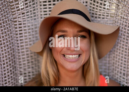 Jeune femme en vacances Banque D'Images