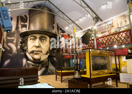 Hall d'exposition à la fibre de verre avec Brunel en réplique de la grand visage de l'homme donnant sur la chambre. Brunel étant fait partie de la SS Great Britain Ship Museum arsenal, Bristol. Royaume-uni (109) Banque D'Images