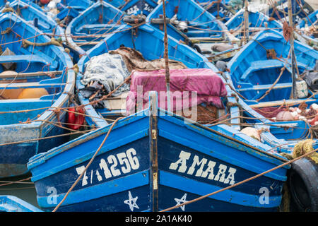 Bateaux de pêche en bois bleu dans le port d'Essaouira, Maroc, Maghreb, Afrique du Nord Banque D'Images