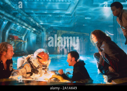 L'Abîme est un film de science-fiction américain de 1989 Écrit et réalisé par James Cameron avec Ed Harris, Mary Elizabeth Mastrantonio, et Michael Biehn. Cette photographie est fourni pour un usage éditorial uniquement et est l'auteur du film company et/ou de l'espace attribué par le photographe ou film société de production. Banque D'Images