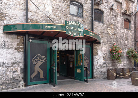 L'entrée de la Distillerie James Bow Street à Dublin, Irlande Banque D'Images