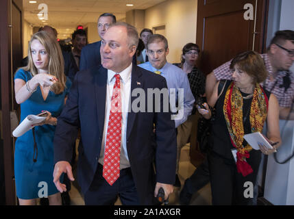 Washington, United States. 25 Septembre, 2019. Chambre Whip minoritaire Rempl. Steve Scalise (R-LA) parle aux médias après l'annonce par le président de la Rép. de la Chambre Nancy Pelosi (D-CA) que la maison est le lancement d'une enquête sur la mise en accusation formelle Président Trump, sur la colline du Capitole à Washington, DC le mercredi, Septembre 25, 2019. Photo par Tasos Katopodis/UPI UPI : Crédit/Alamy Live News Banque D'Images