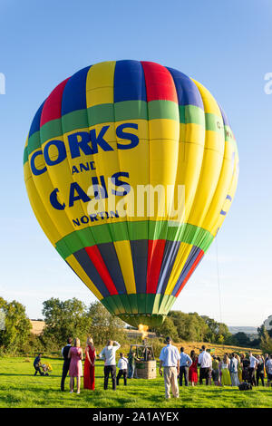 Ballon à air chaud d'un levé de terrain près de Instow, Devon, Angleterre, Royaume-Uni Banque D'Images